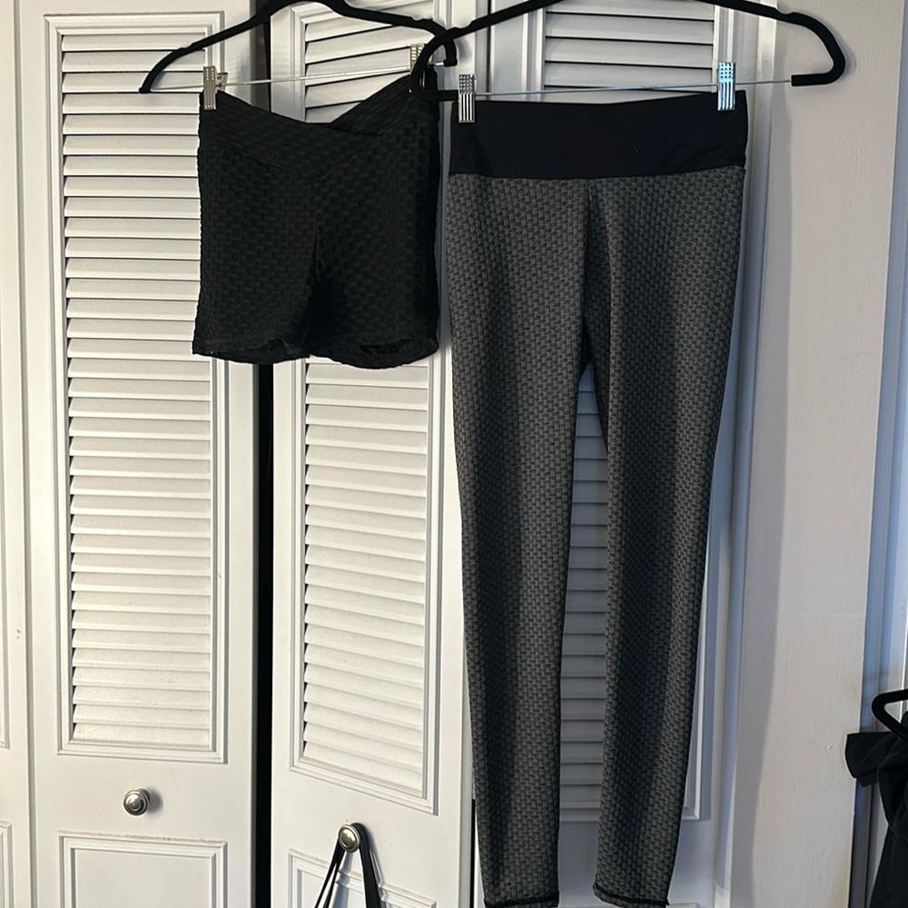 Set of 2 accentuating booty pants/shorts